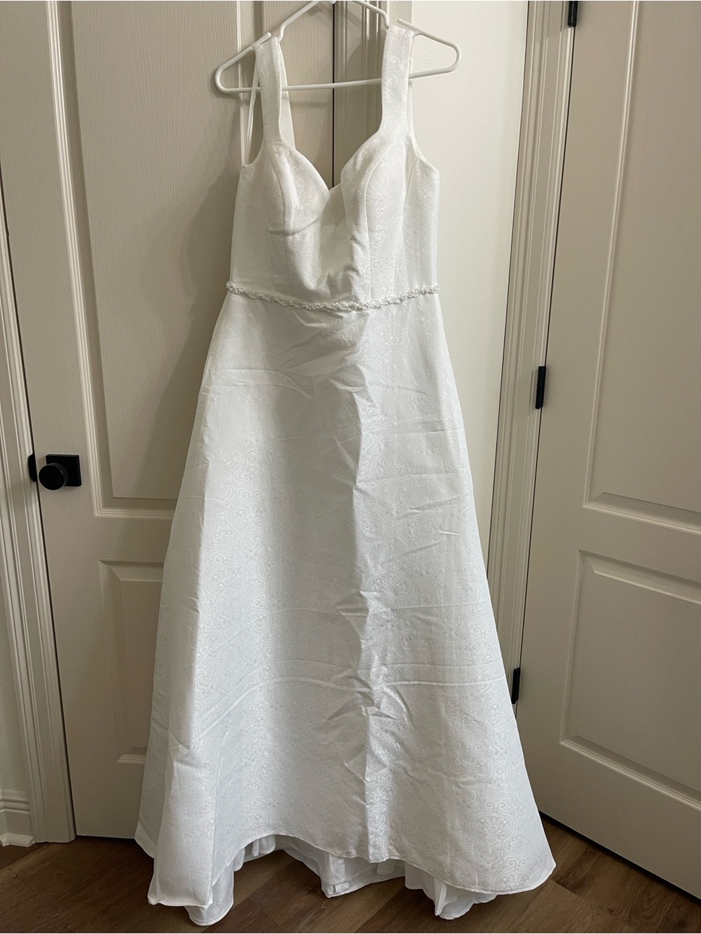 Elegant White Sleeveless A-Line Dress